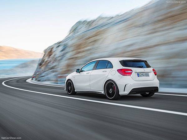 Mercedes-Benz-A45_AMG_2014_800x600_wallpaper_12