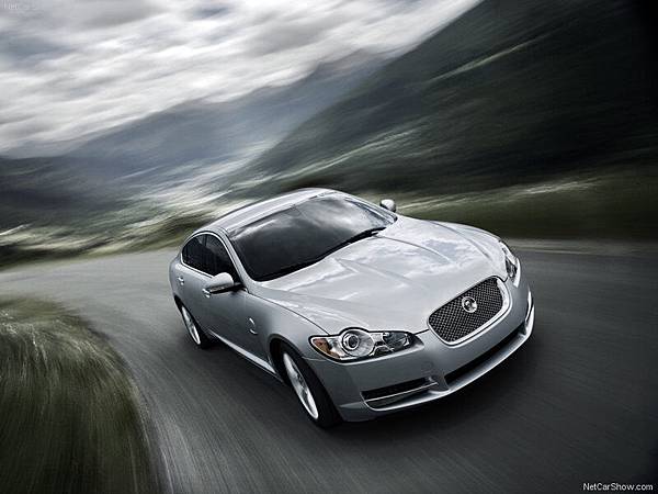 Jaguar-XF_2010_800x600_wallpaper_01