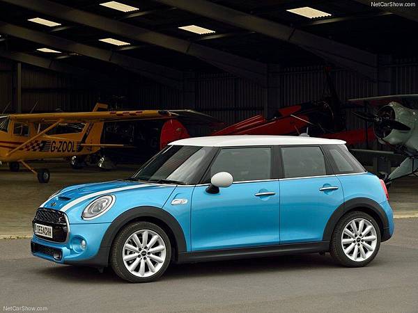 Mini-Cooper_SD_5-door_2015_800x600_wallpaper_07