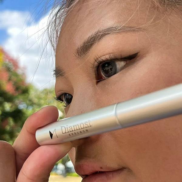 漂亮睫毛養起來！<br> (迪亞夢睫毛修護液開箱！)