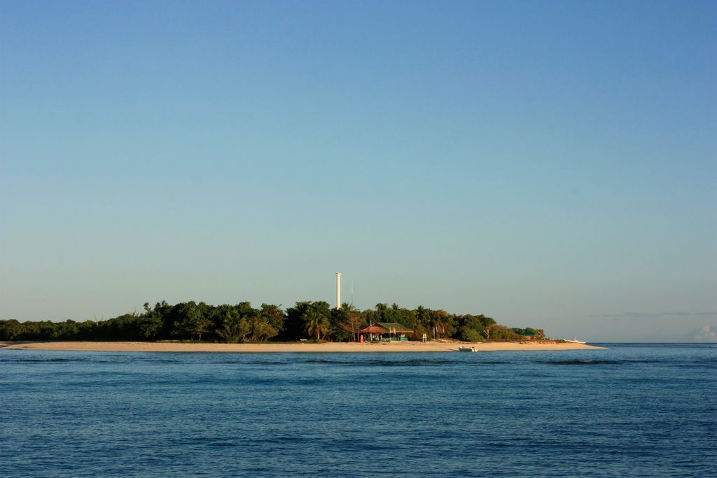 APO REEF 上的APO ISLAND.jpg