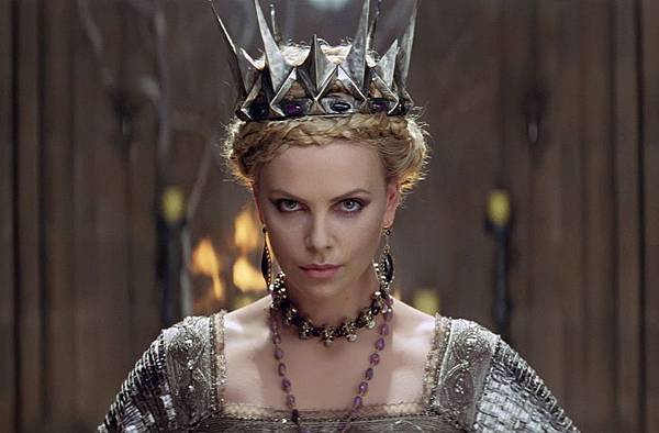 2012_snow_white_and_the_huntsman_charlize_theron_ravenna2