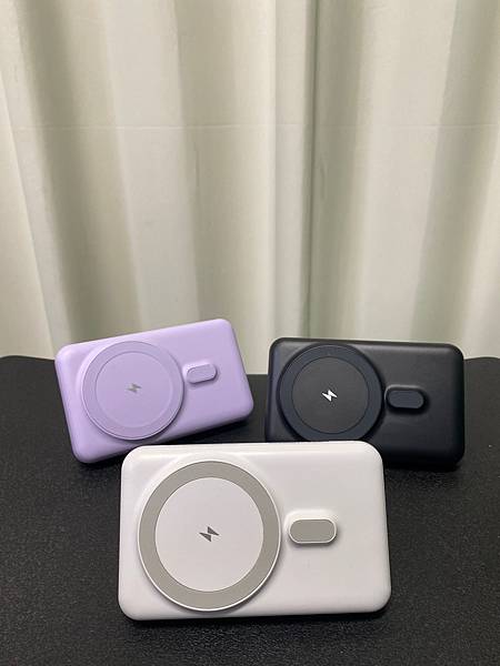 一台6充的行動電源！可以無線充還自帶四條線，各種手機都能充！