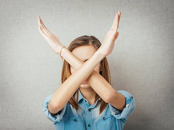 颱風持續登場 肆虐全台🌀 各位朋友的手機有收好嗎? 手機進水