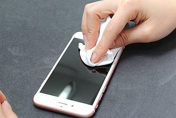 Apple iPhone 6 泡水怎麼辦?天氣很不穩定 無預 Apple iPhone 6 泡水怎麼辦?天氣很不穩定 無預