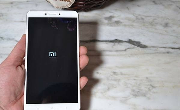 Apple iPhone 6 泡水怎麼辦?天氣很不穩定 無預 Apple iPhone 6 泡水怎麼辦?天氣很不穩定 無預