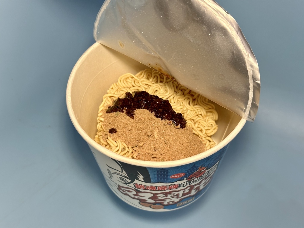 双響泡銷魂麻辣牛肉湯麵2.jpg 双響泡銷魂麻辣牛肉湯麵2.jpg