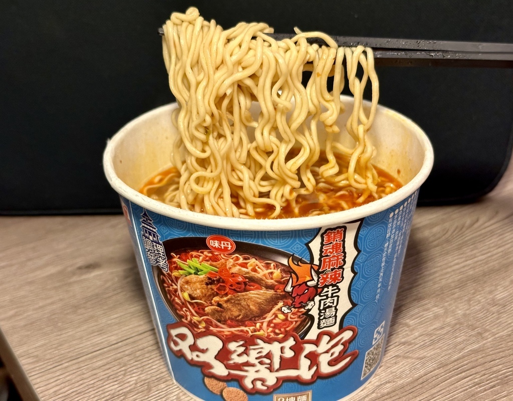 双響泡銷魂麻辣牛肉湯麵4.jpg 双響泡銷魂麻辣牛肉湯麵4.jpg