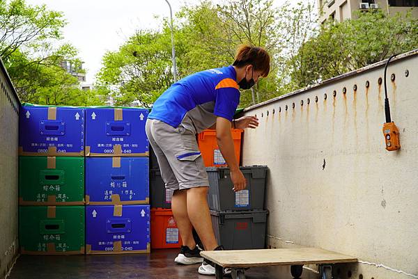 巨力搬家貨車搬運-2.JPG 巨力搬家貨車搬運-2.JPG