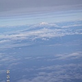 從飛機上看到的富士山