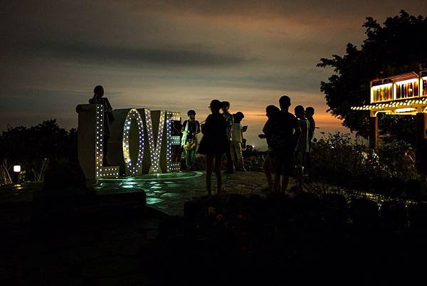 【高雄市-鼓山】登上山頂飽覽港都夜景@高雄市忠烈祠.壽山LOVE情人觀景台★高雄/高雄景點/高雄夜景/高雄情侶約會