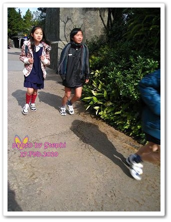 天氣超冷他們還穿短裙短褲，好猛唷@@