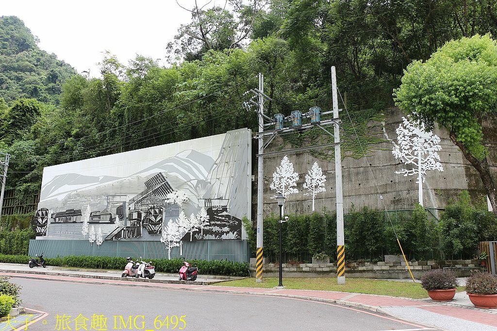 車埕旅遊新亮點 林班道鐵路小學 X 路易莎咖啡夢兔主題店