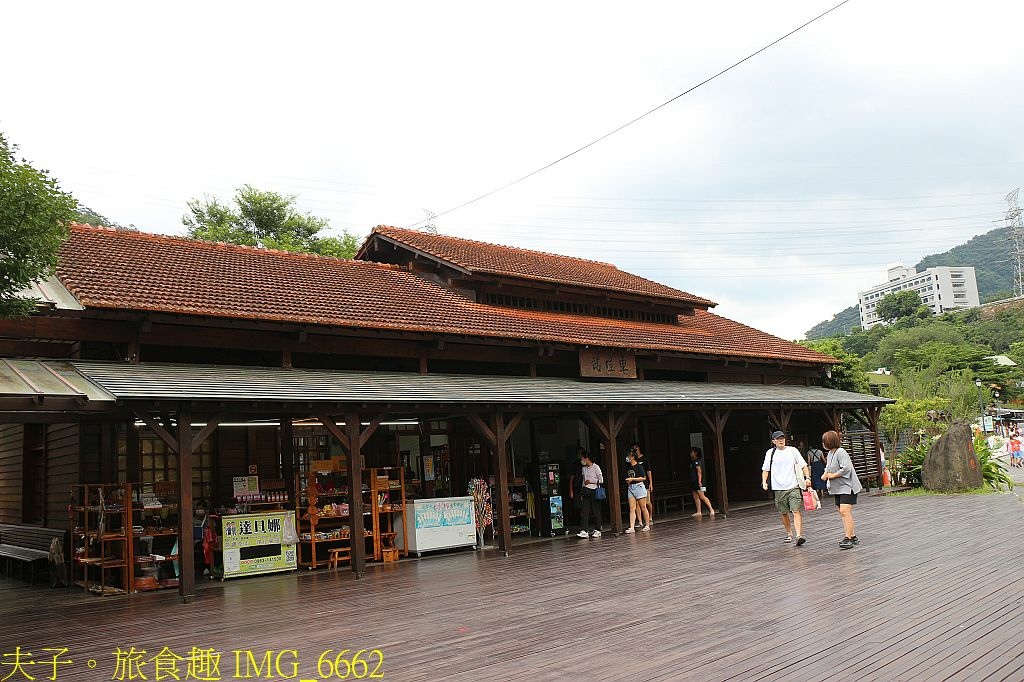 車埕旅遊新亮點 林班道鐵路小學 X 路易莎咖啡夢兔主題店