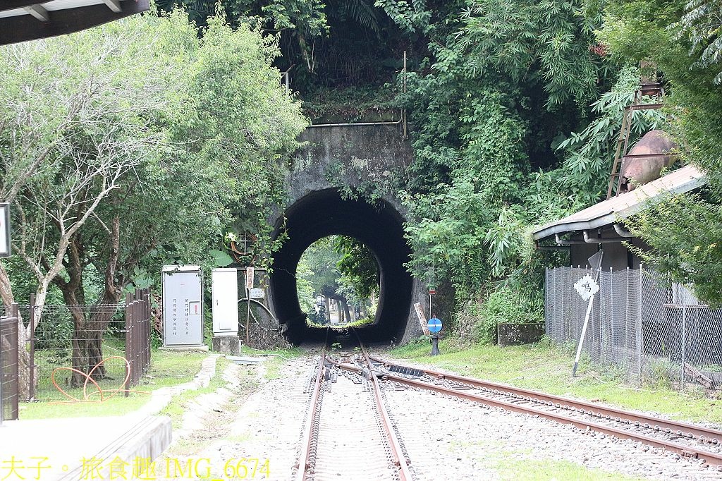 車埕旅遊新亮點 林班道鐵路小學 X 路易莎咖啡夢兔主題店