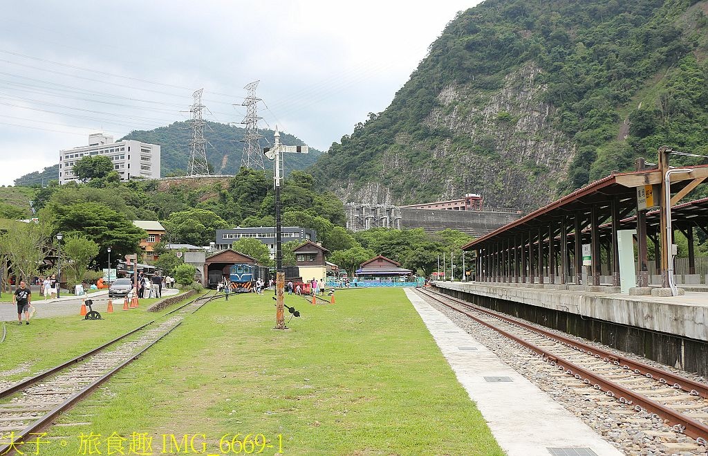 車埕旅遊新亮點 林班道鐵路小學 X 路易莎咖啡夢兔主題店