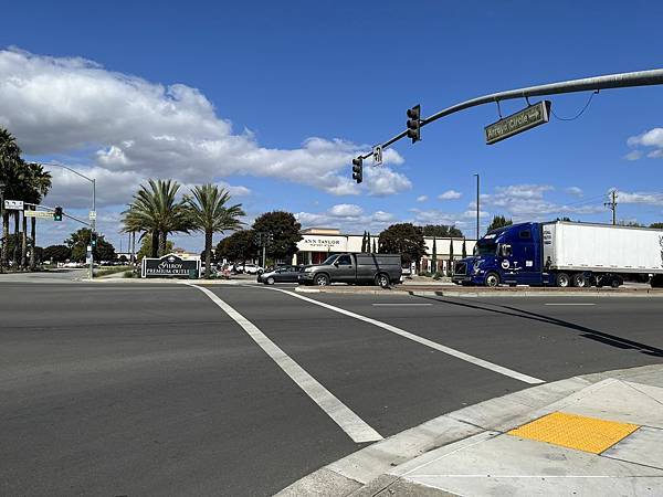 2025-10-9 gilroy outlet 一日遊（中餐