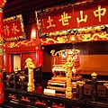 32.龍椅喔，係金的喔.jpg