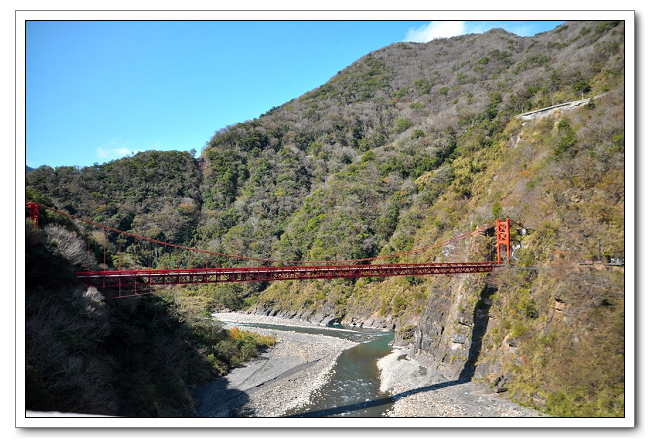 巴陵大橋，水蜜桃粉色橋