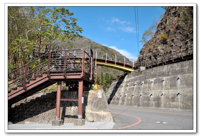 巴陵大橋，水蜜桃粉色橋