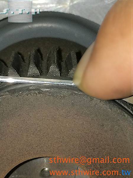 適當的拴緊螺帽順暢傳送釘線(3) 適當的拴緊螺帽順暢傳送釘線(3)