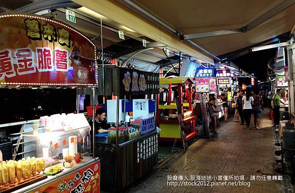 [旅遊.食記]高雄金鑽凱旋夜市食記,全台灣最大夜市,國際觀光夜市(時間,地點,交通,美食,住宿,必吃,廁所,地圖,愛家生活美食,炸皮蛋,炎鬼炸牛排,瑞豐昌鳳爪,愛吃客淋,pie pie 澳洲肉派,韓國雞蛋燒,男夜店,女摩鐵)003