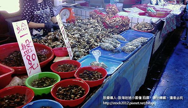 [旅遊]嘉義布袋觀光漁港漁市_便宜新鮮海產海鮮,A18雙燕蚵仔包(食記,推薦,景點,民宿,魚湯,生魚片,烏魚子,鹽田,鮮蚵,餐廳,交通,地址,電話,停車場,A-17阿秋海產,布袋直銷中心)004