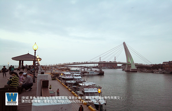 淡水漁人碼頭旅遊,tamsui fisherman's wharf,情人橋,魚藏文化館,觀光漁市必去看海與放鬆景點(分手傳說,魔咒,花卉碳烤區,咖啡廳,船,餐廳) (1)