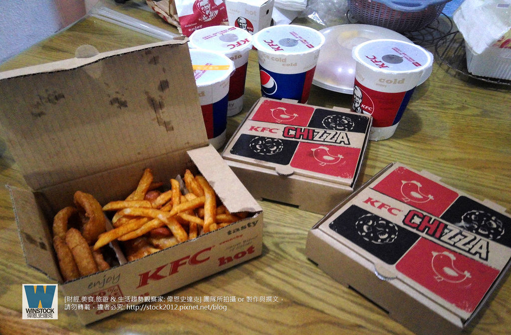 肯德基 KFC 披薩炸雞,披薩雞腿排,CHIZZA,體驗食記評價: 搭配網路訂餐優惠,送卡啦脆雞和勁爆雞米花大份 (外送,早餐,蛋塔,悠遊卡,24小時)1