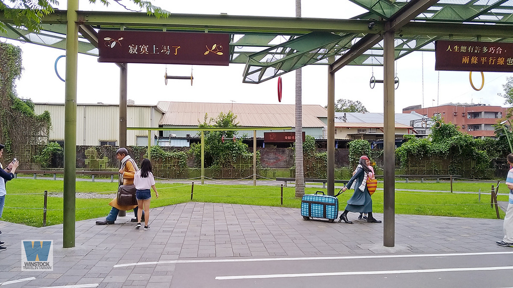 宜蘭景點旅遊推薦,幾米公園廣場,充滿吉米插畫場景的拍照與創意天地 (向左走向右走,火車站) (15)