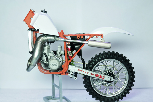 SUZUKI KTM250 MX 068.JPG