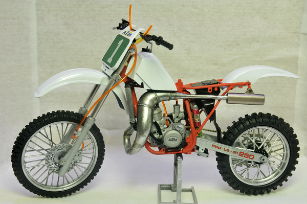 SUZUKI KTM250 MX 070.JPG