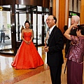 準新娘抵達漢來飯店大廳