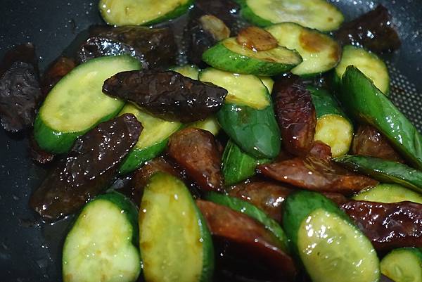 臘腸炒小黃瓜