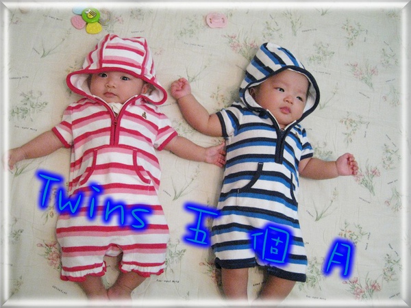 Twins5個月.jpg Twins5個月.jpg