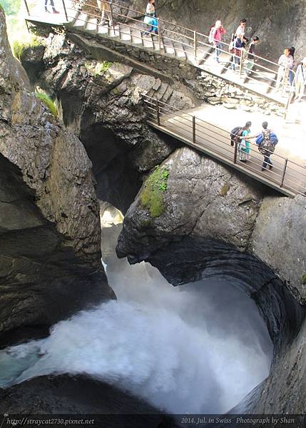 瑞士-Lauterbrunnen(勞特布魯嫩)瀑布鎮-圖美巴哈瀑布