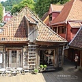 0724pixnet-21【挪威】Bergen卑爾根，Bryggen布呂根，13-16世紀木造建築，也是世界文化遺產，原為來自德國的漢薩商人的住家或辦公室，現在成為觀光區