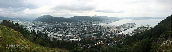 0724pixnet-26【挪威】Bergen卑爾根，Fløyen佛洛伊恩山，山頂鳥瞰峽灣和卑爾根城市