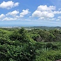 桃園登山健行-五酒桶山步道22-山鼻山平台，視野佳，觀看桃園機場飛機起降，遠望觀音山、大屯山，大熱天，樹蔭乘涼，徐徐微風