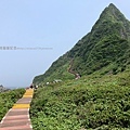 基隆嶼25-濱海步道與基隆嶼燈塔步道，蜿蜒上山