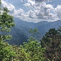 谷關七雄-東卯山10-欣賞沿途美麗山景，拍照休息一下，別再想還要走多久才會到