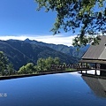 雪山東峰03-如鏡面的登山口大水池