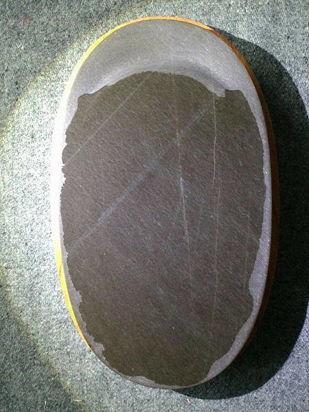 詩硯齋文房 硯10 廟前紅.jpg