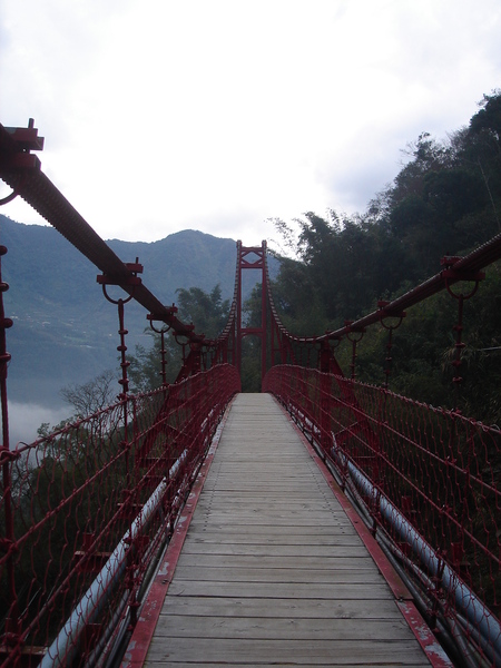 彩虹吊橋