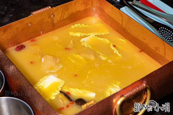 高級料理餐廳_明粵港式火鍋_  高檔粵式火鍋_米其林台北美食推薦_台北預約困難_猶如在美術館用餐_火鍋界天花板_國際建築大師隈研吾_政商名流 明星最愛的火鍋店_台北內湖大直 (9).jpg