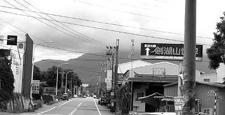 來到劍湖山山腳下最後一間便利商店 來到劍湖山山腳下最後一間便利商店