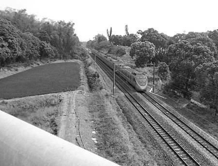 速寫簿在民雄文隆陸橋上被怪風吹落橋下 速寫簿在民雄文隆陸橋上被怪風吹落橋下