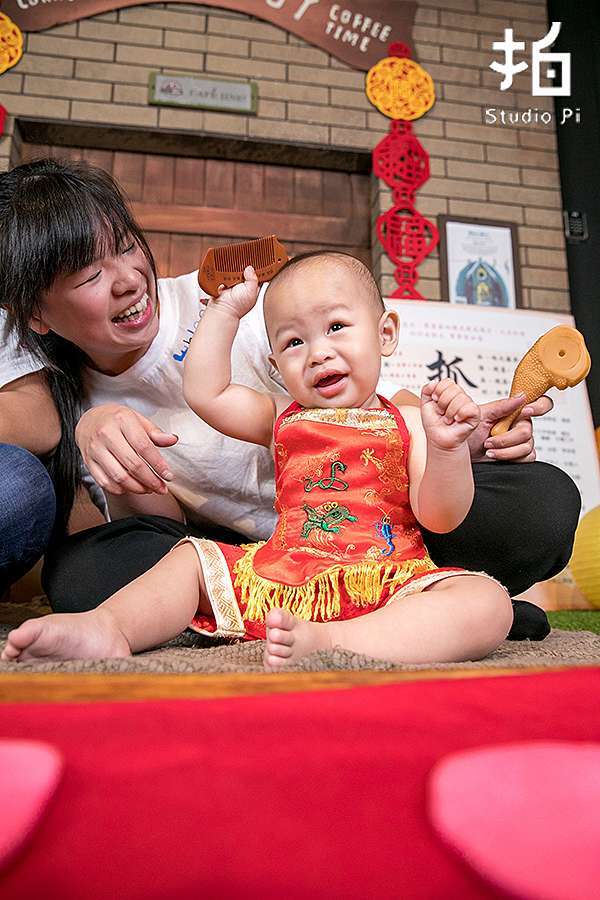 抓周 男寶寶抓周紀錄寫真 甜蜜的祖孫情 拍拍紀錄事務所 拍拍紀錄事務所 痞客邦