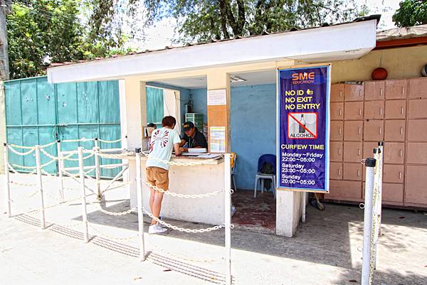 Guard house.jpg Guard house.jpg