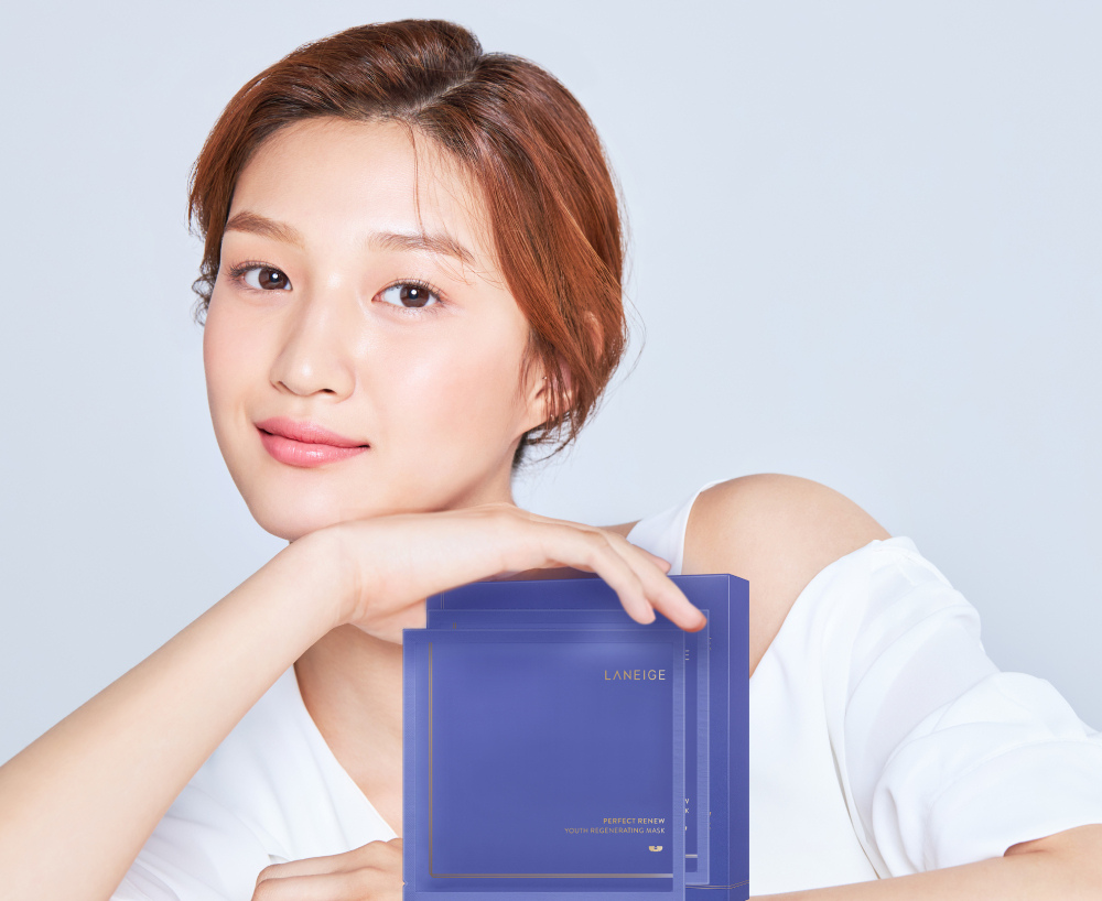 LANEIGE 蘭芝 完美新生氣墊緊緻面膜 with model.jpg